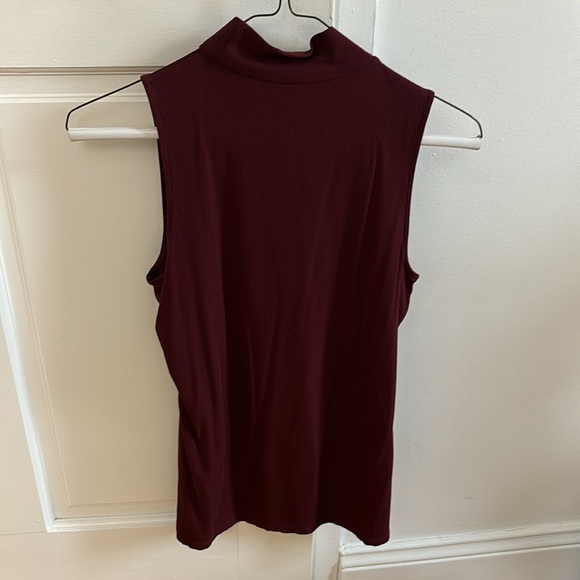 H&M Mock Neck Stretchy Soft Sleeveless Top - Picture 3 of 3